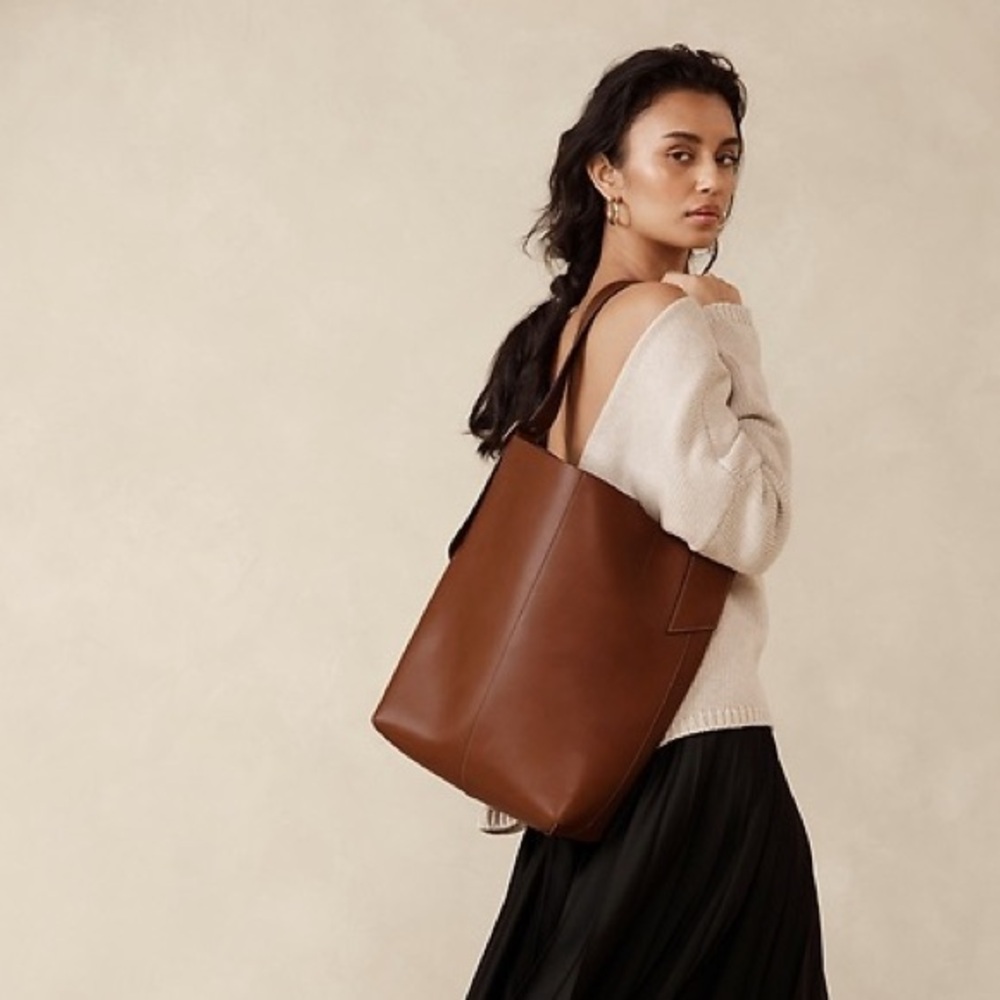 Banana Republic Vida Leather Shoulder Bag Saddle Brown - Picture 2 of 9
